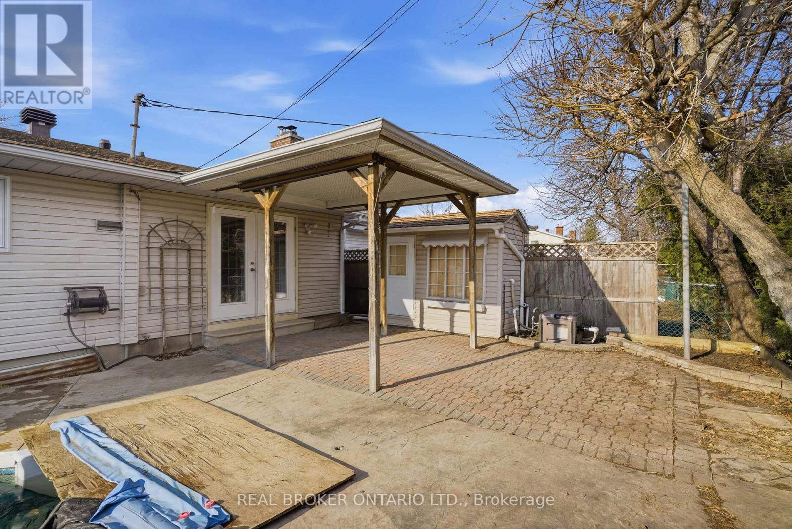 1294 Fernwood Drive, Ottawa, ON - Outdoor