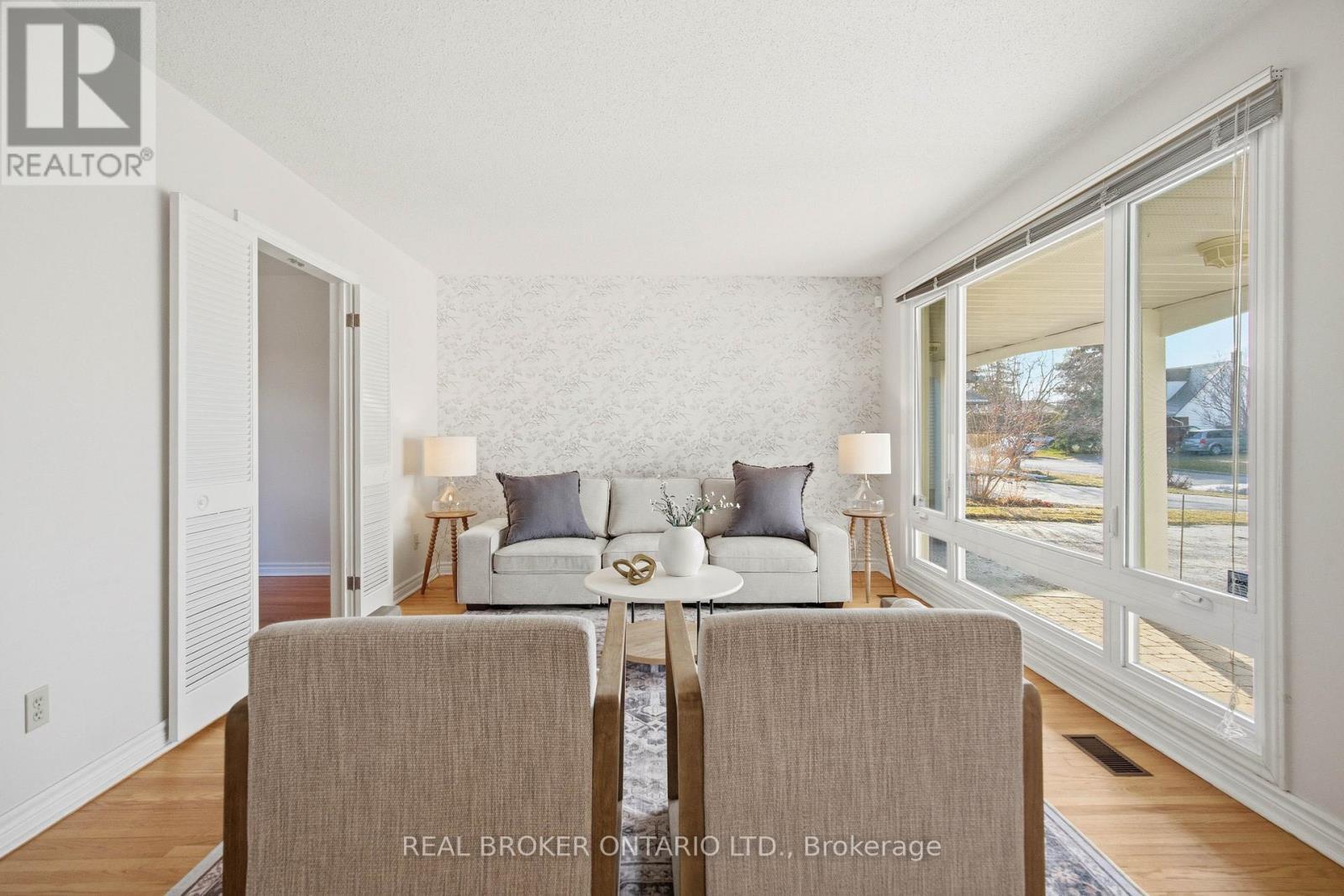 1294 Fernwood Drive, Ottawa, ON - Indoor