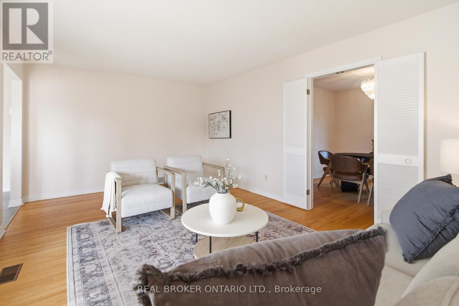 1294 Fernwood Drive, Ottawa, ON - Indoor Photo Showing Living Room