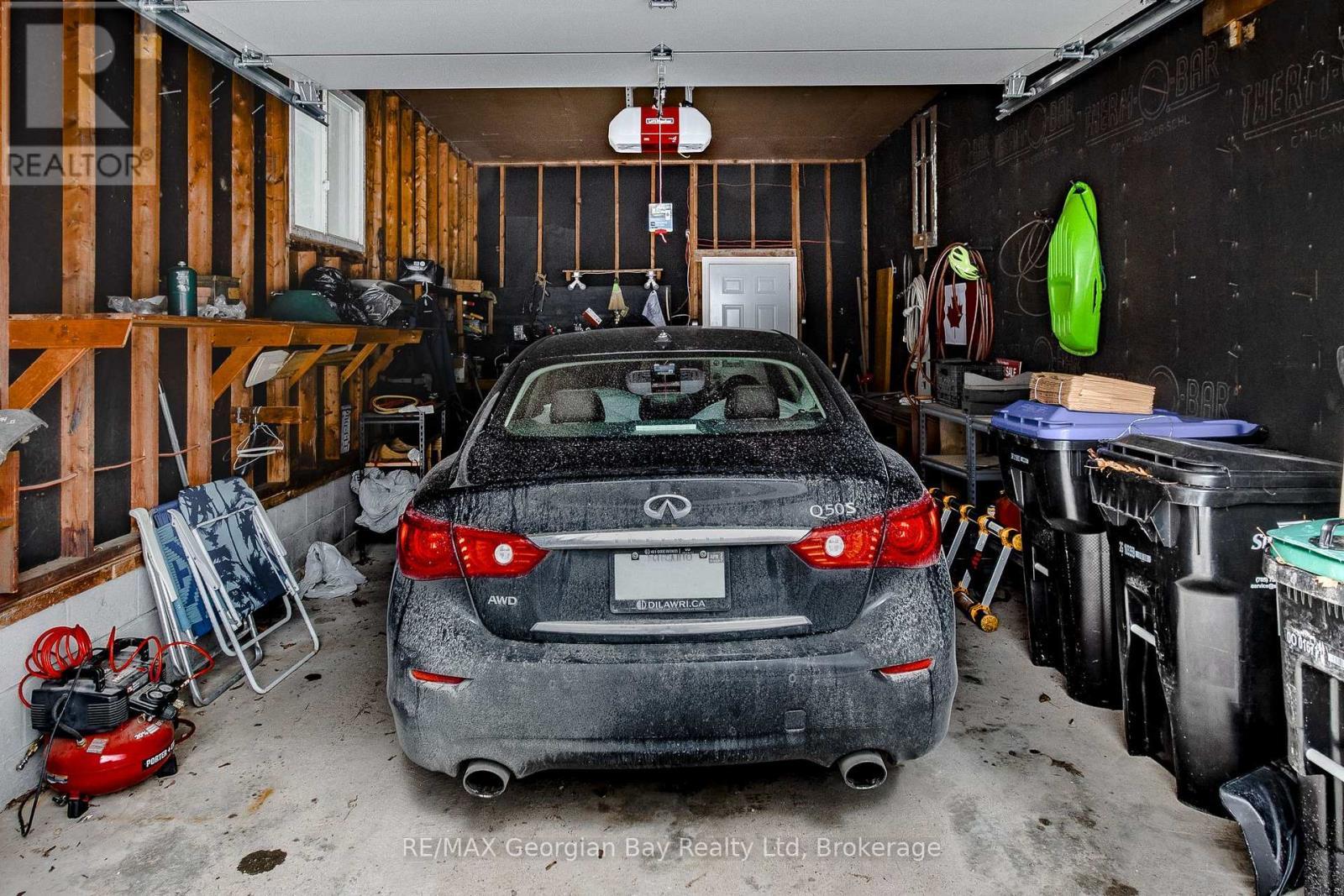 41 Beaufort Crescent, Tiny, ON - Indoor Photo Showing Garage