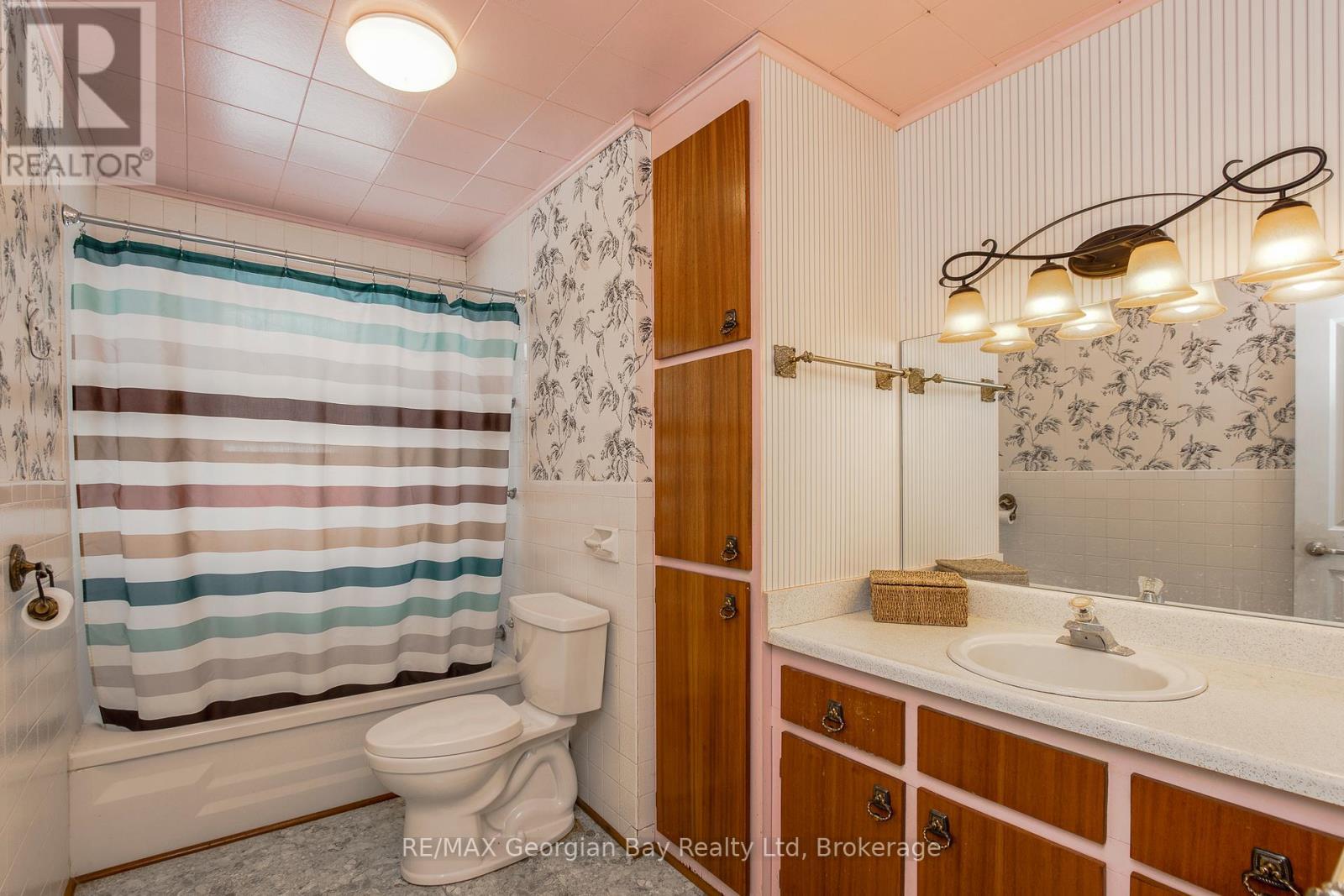41 Beaufort Crescent, Tiny, ON - Indoor Photo Showing Bathroom