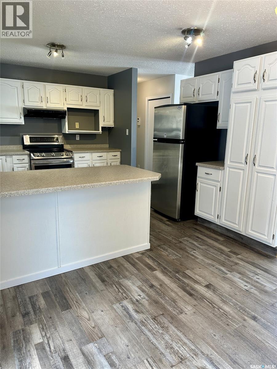 3317 Eagle Crescent, Prince Albert, SK - Indoor Photo Showing Kitchen