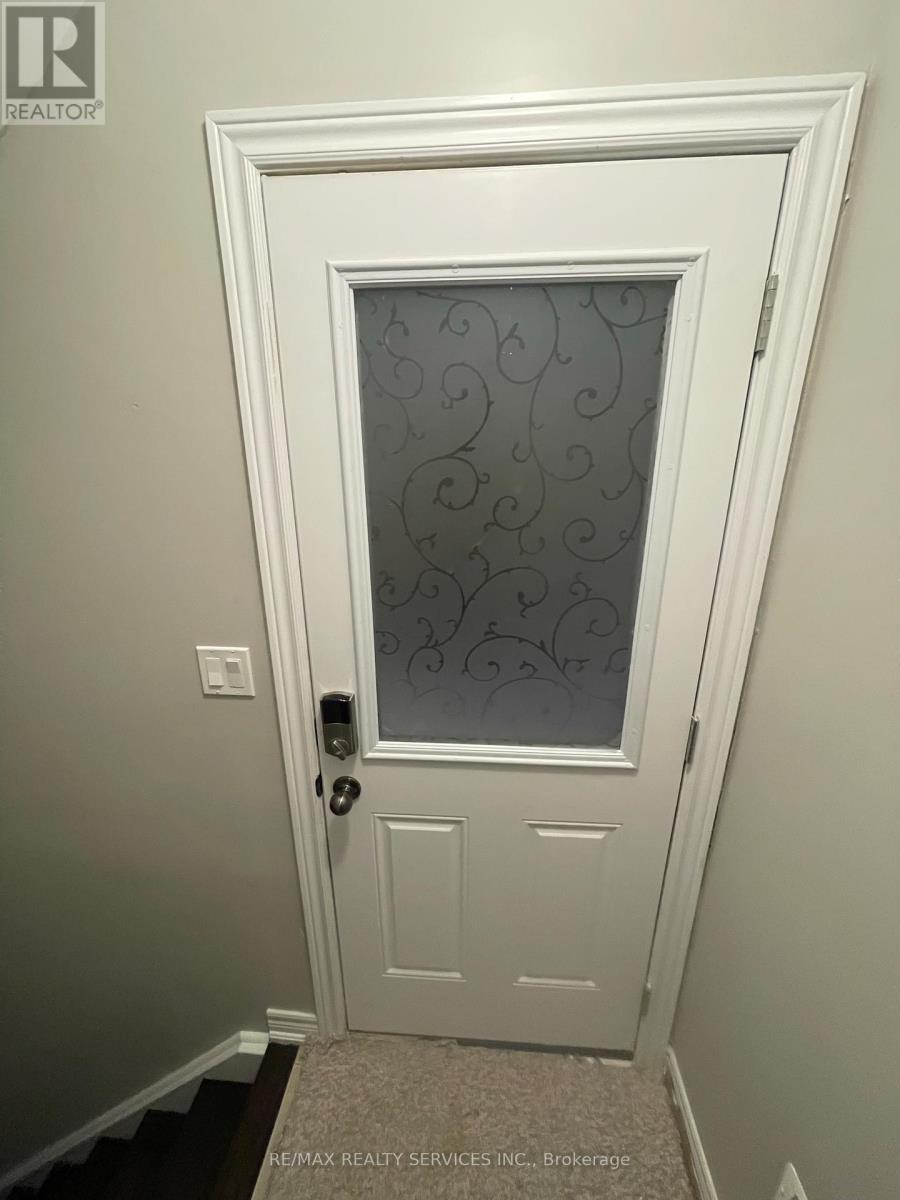 34 Ebury (Lower) Drive, Brampton, ON - Indoor Photo Showing Other Room