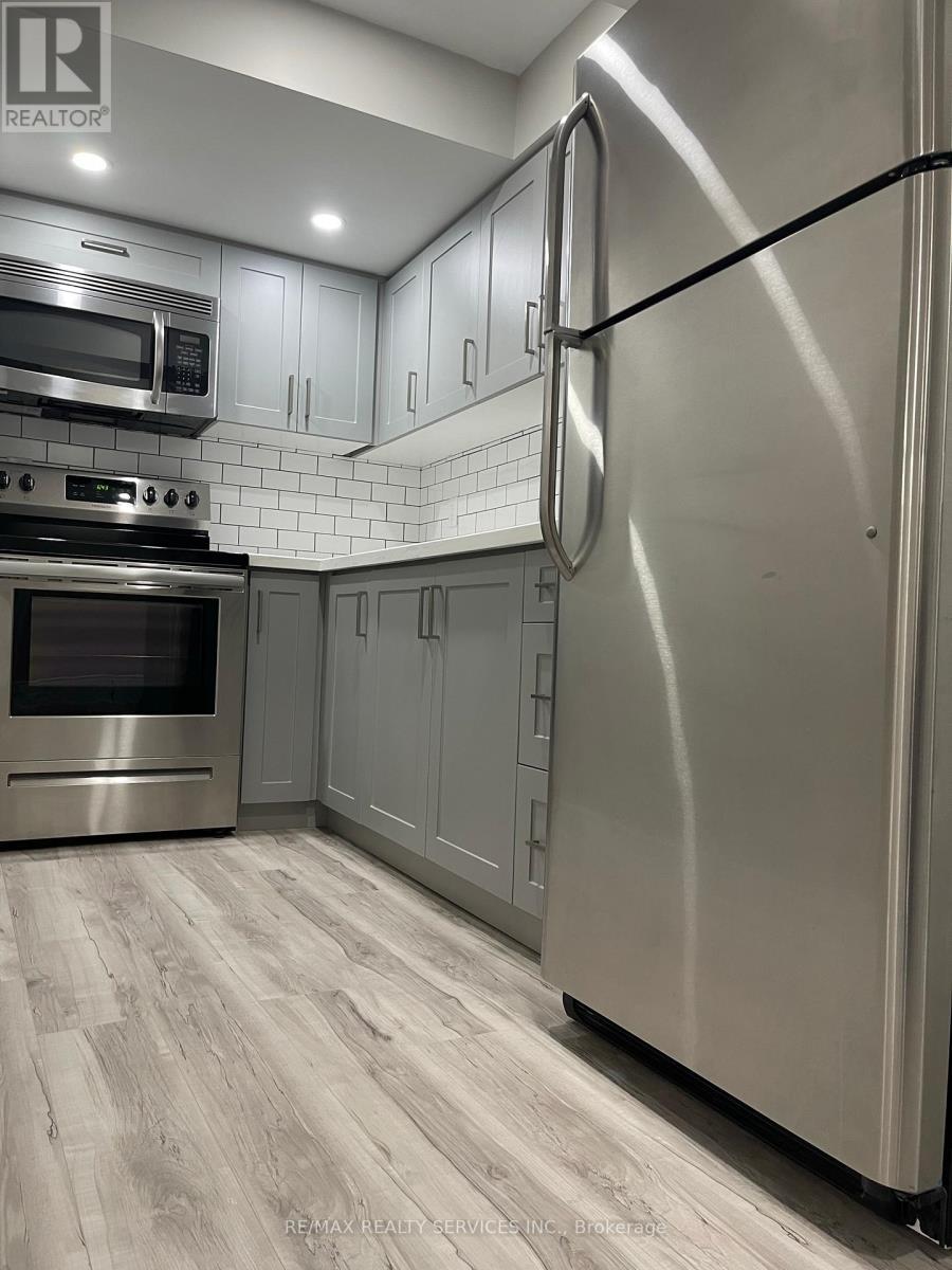 34 Ebury (Lower) Drive, Brampton, ON - Indoor Photo Showing Kitchen With Stainless Steel Kitchen