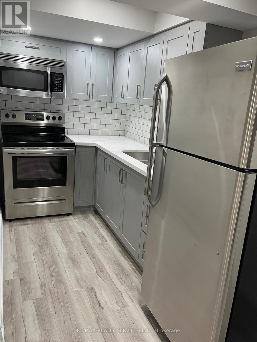 34 Ebury (Lower) Drive, Brampton, ON - Indoor Photo Showing Kitchen With Stainless Steel Kitchen With Upgraded Kitchen
