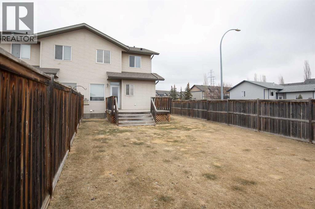 1 Ivey Close, Red Deer, AB - Outdoor