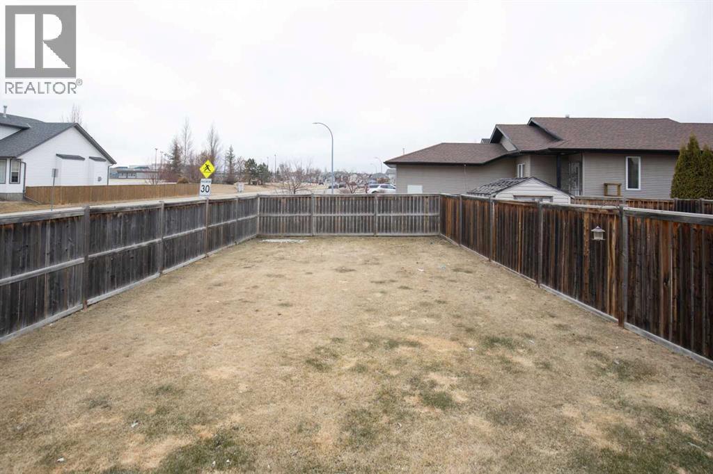1 Ivey Close, Red Deer, AB - Outdoor