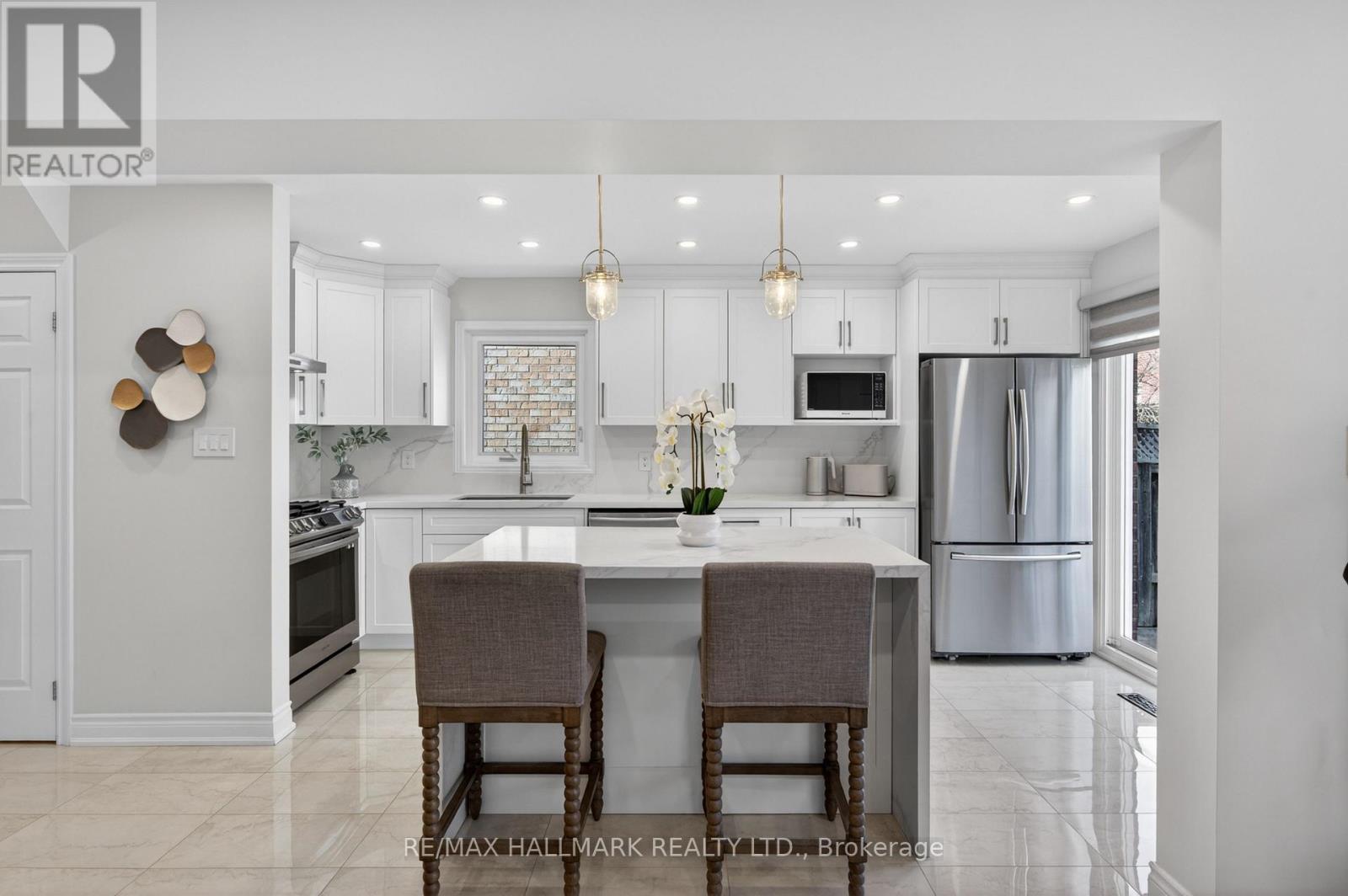 5733 Tayside Crescent, Mississauga, ON - Indoor Photo Showing Kitchen With Stainless Steel Kitchen With Upgraded Kitchen