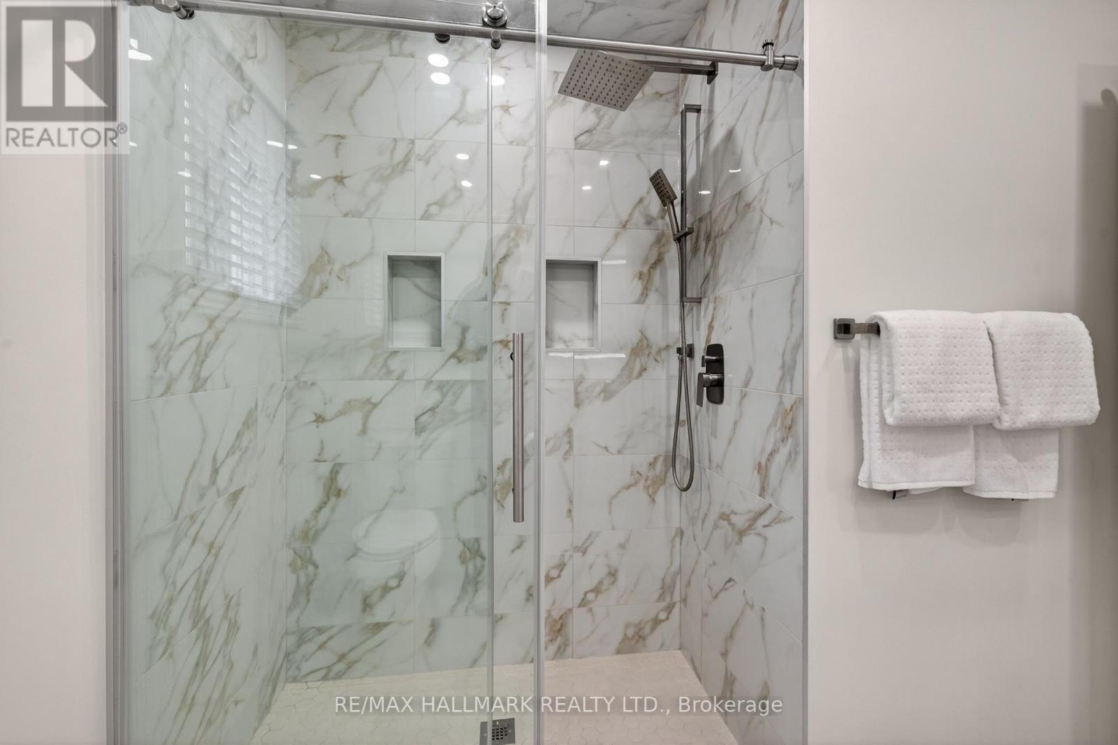 5733 Tayside Crescent, Mississauga, ON - Indoor Photo Showing Bathroom