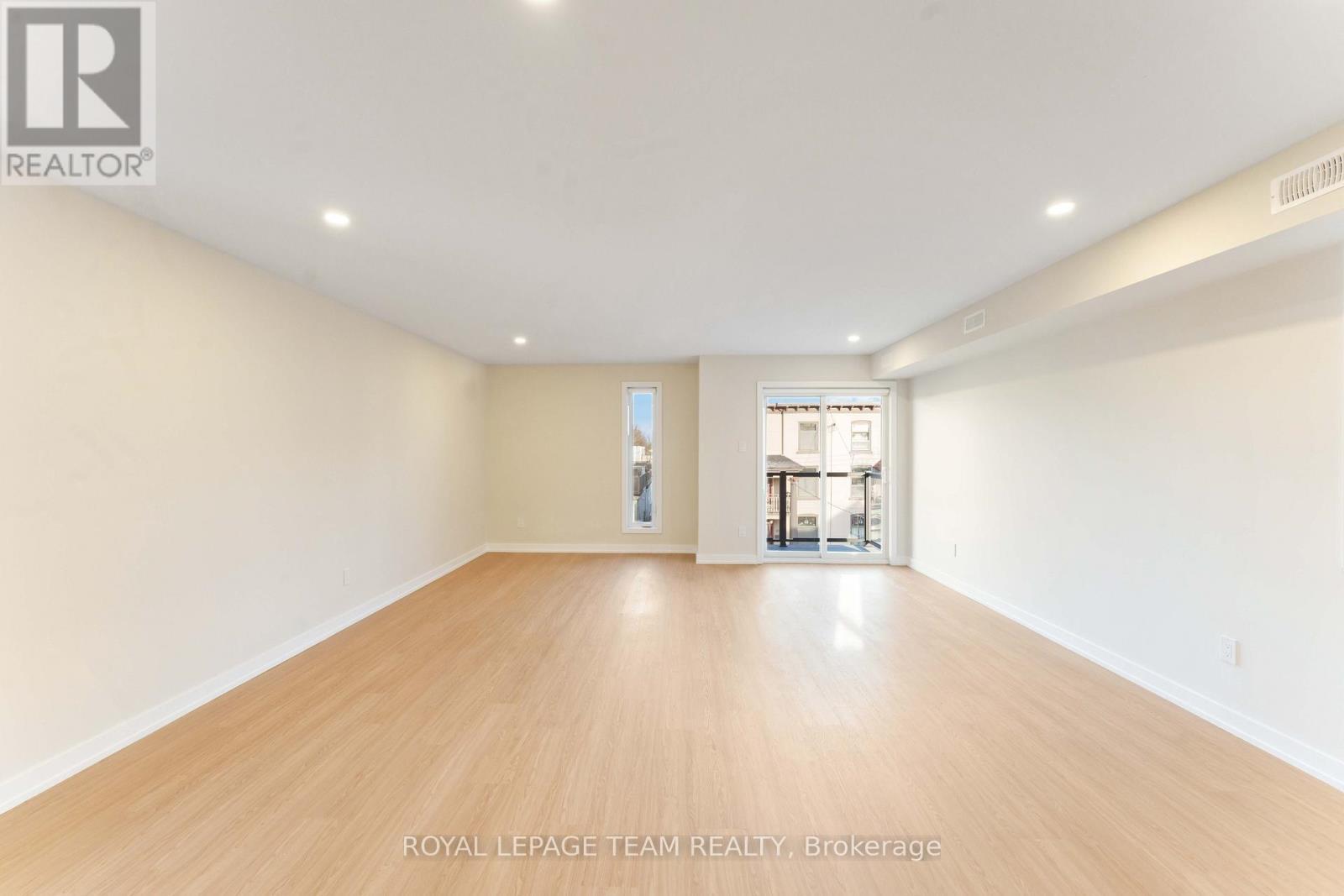 90 Elm Street, Ottawa, ON - Indoor Photo Showing Other Room