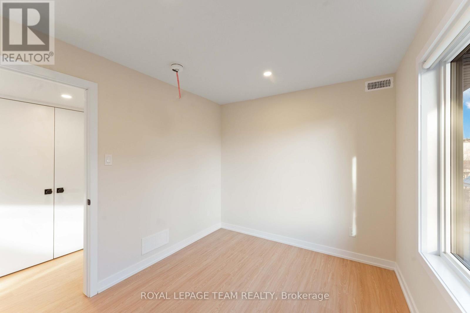 90 Elm Street, Ottawa, ON - Indoor Photo Showing Other Room