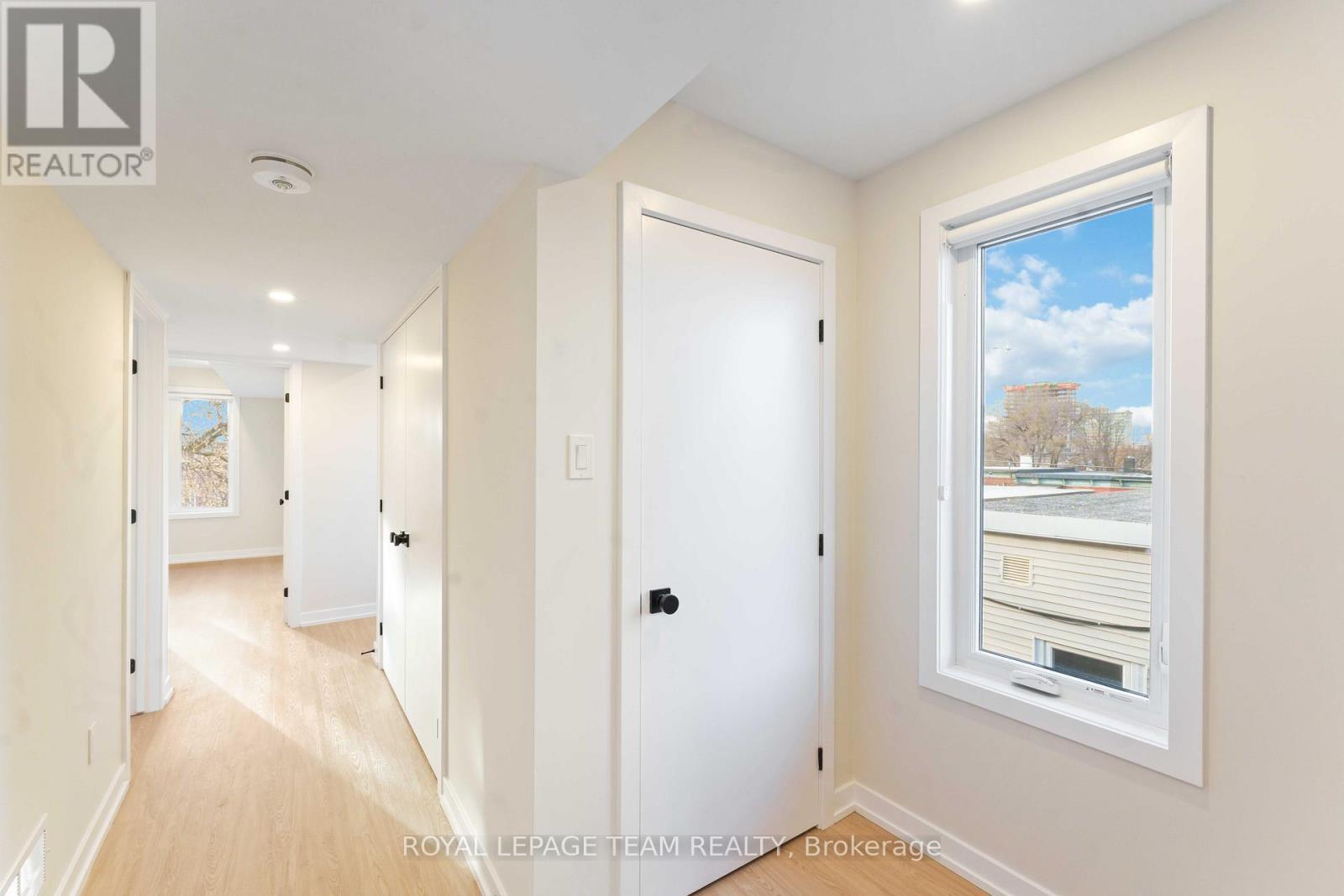 90 Elm Street, Ottawa, ON - Indoor Photo Showing Other Room