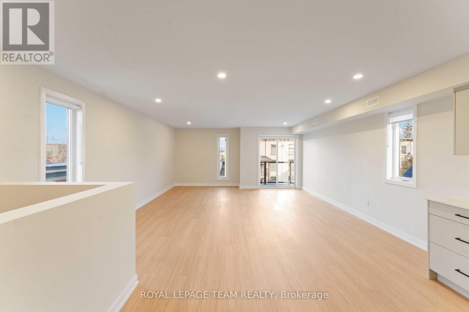 90 Elm Street, Ottawa, ON - Indoor Photo Showing Other Room