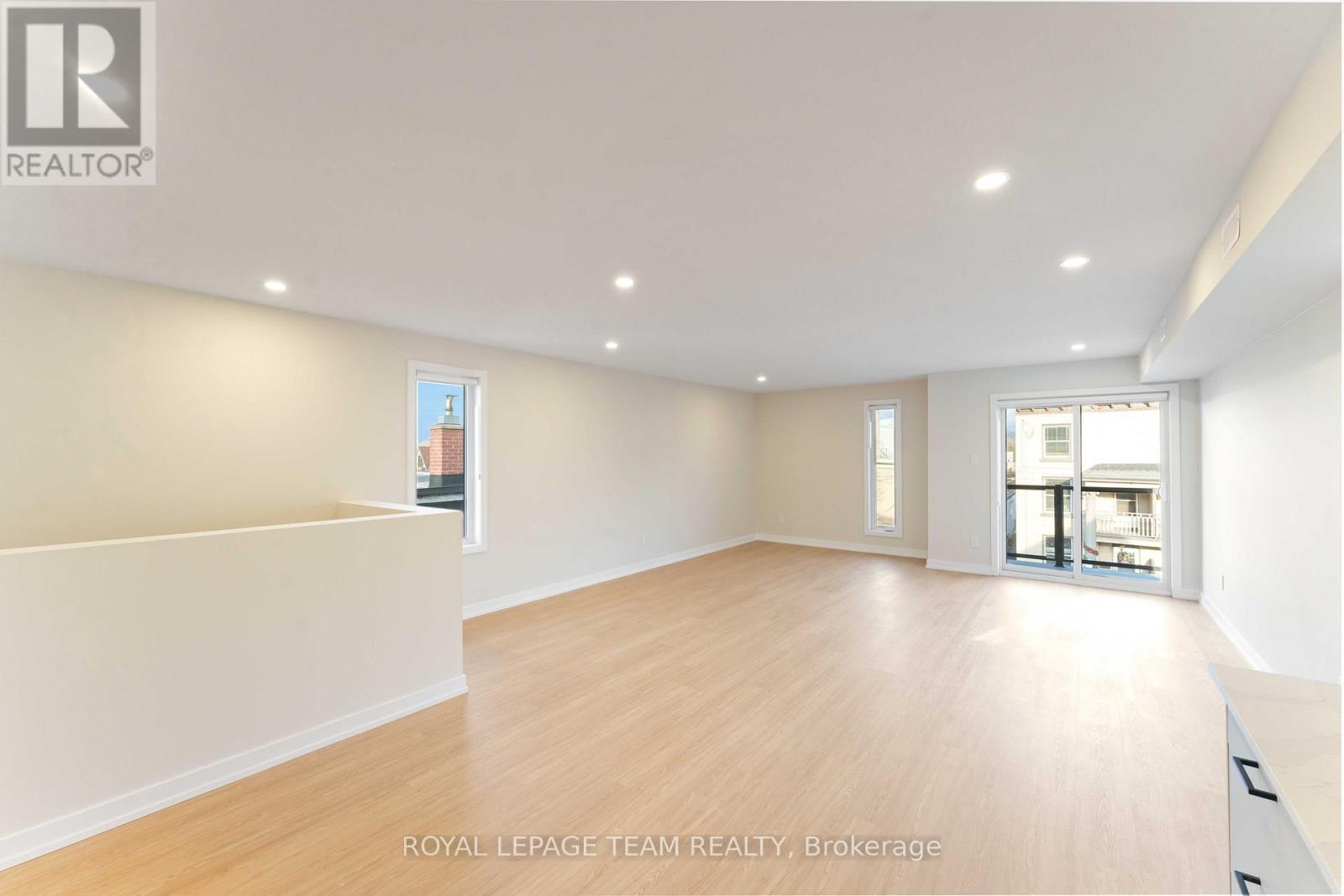90 Elm Street, Ottawa, ON - Indoor Photo Showing Other Room