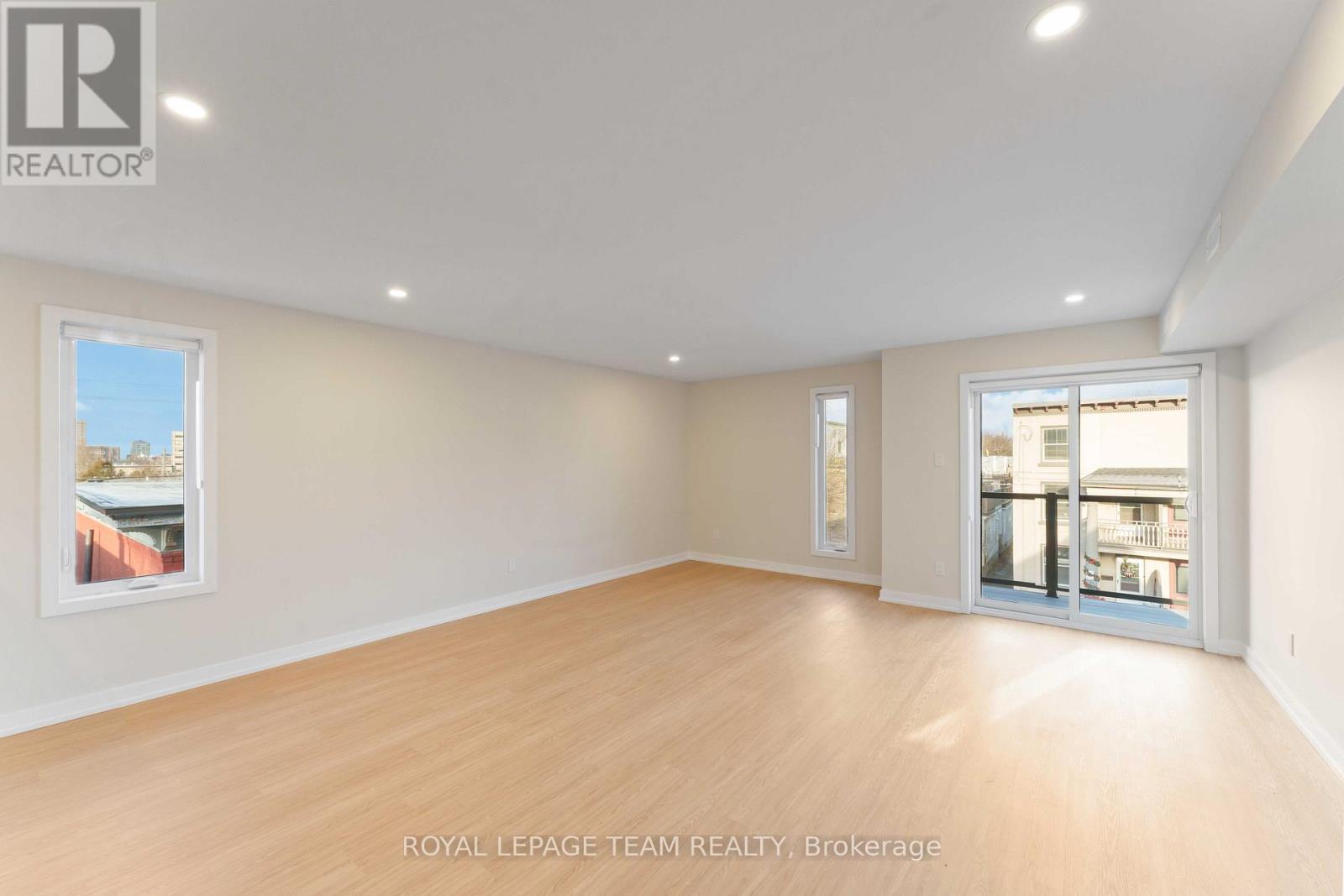 90 Elm Street, Ottawa, ON - Indoor Photo Showing Other Room