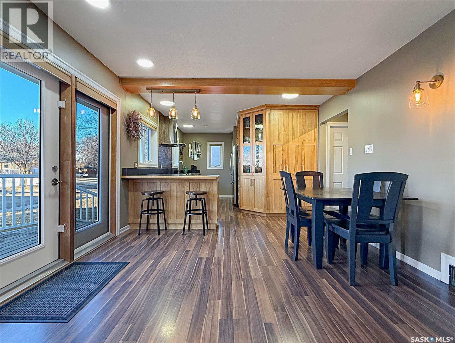 152 4Th Avenue Se, Swift Current, SK - Indoor Photo Showing Dining Room