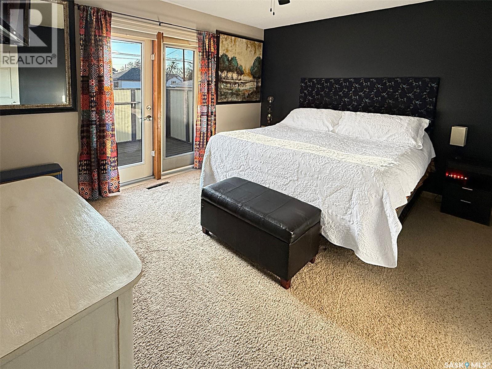 152 4Th Avenue Se, Swift Current, SK - Indoor Photo Showing Bedroom