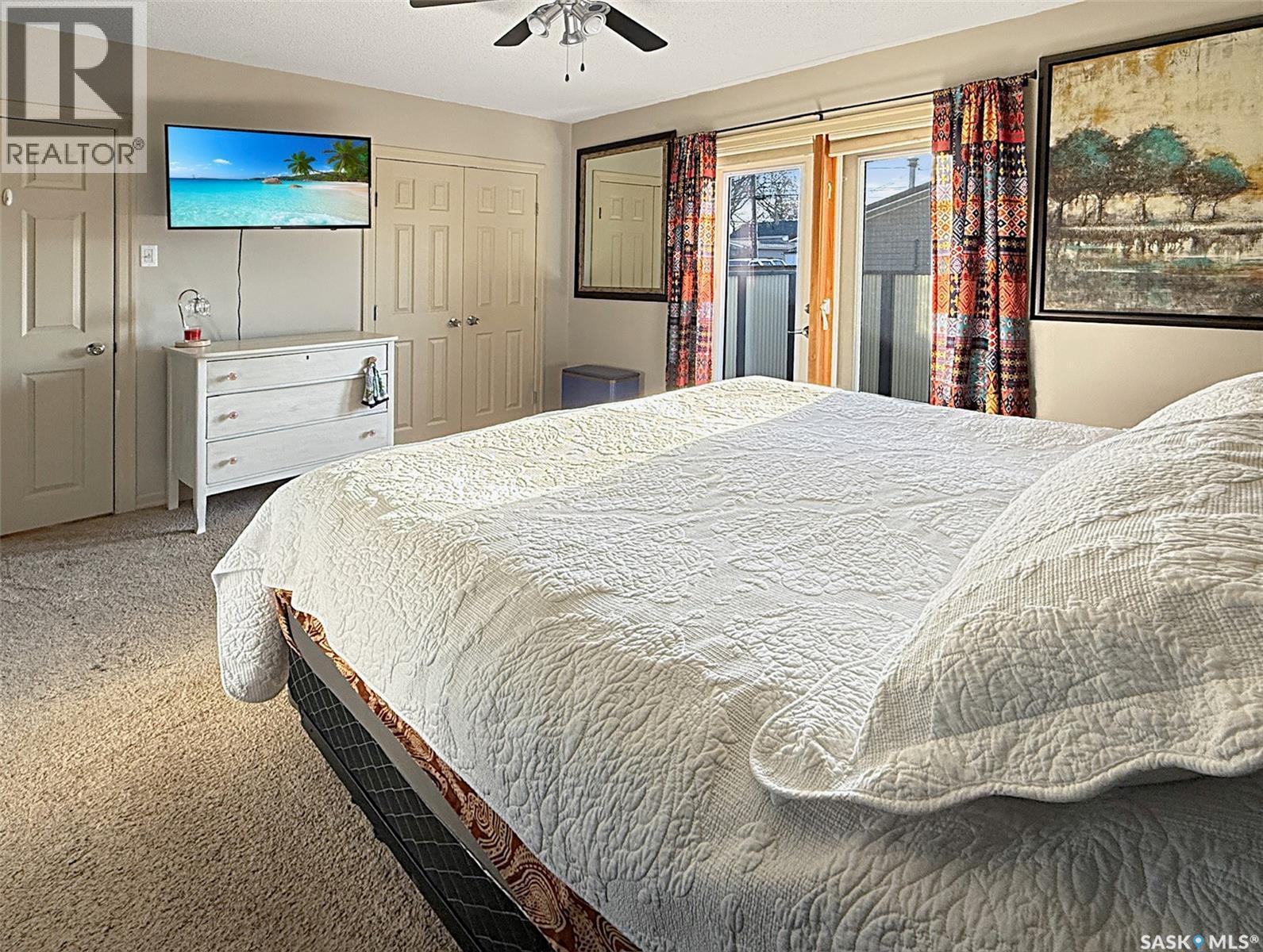 152 4Th Avenue Se, Swift Current, SK - Indoor Photo Showing Bedroom