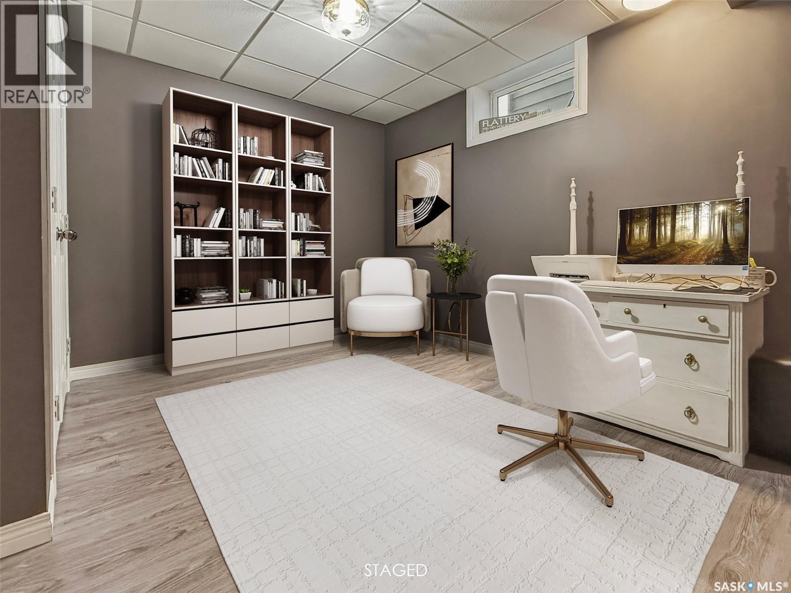 152 4Th Avenue Se, Swift Current, SK - Indoor Photo Showing Office