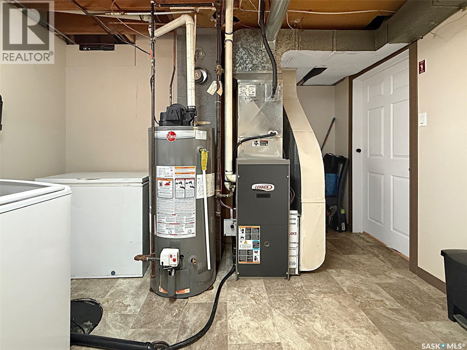 152 4Th Avenue Se, Swift Current, SK - Indoor Photo Showing Basement