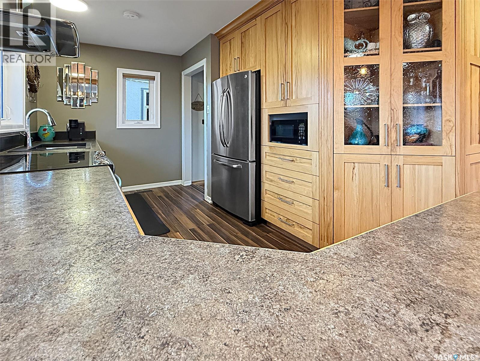 152 4Th Avenue Se, Swift Current, SK - Indoor Photo Showing Kitchen