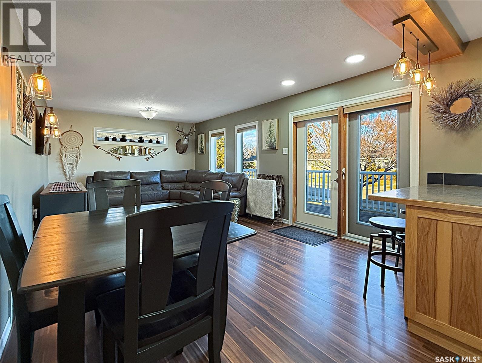 152 4Th Avenue Se, Swift Current, SK - Indoor Photo Showing Dining Room