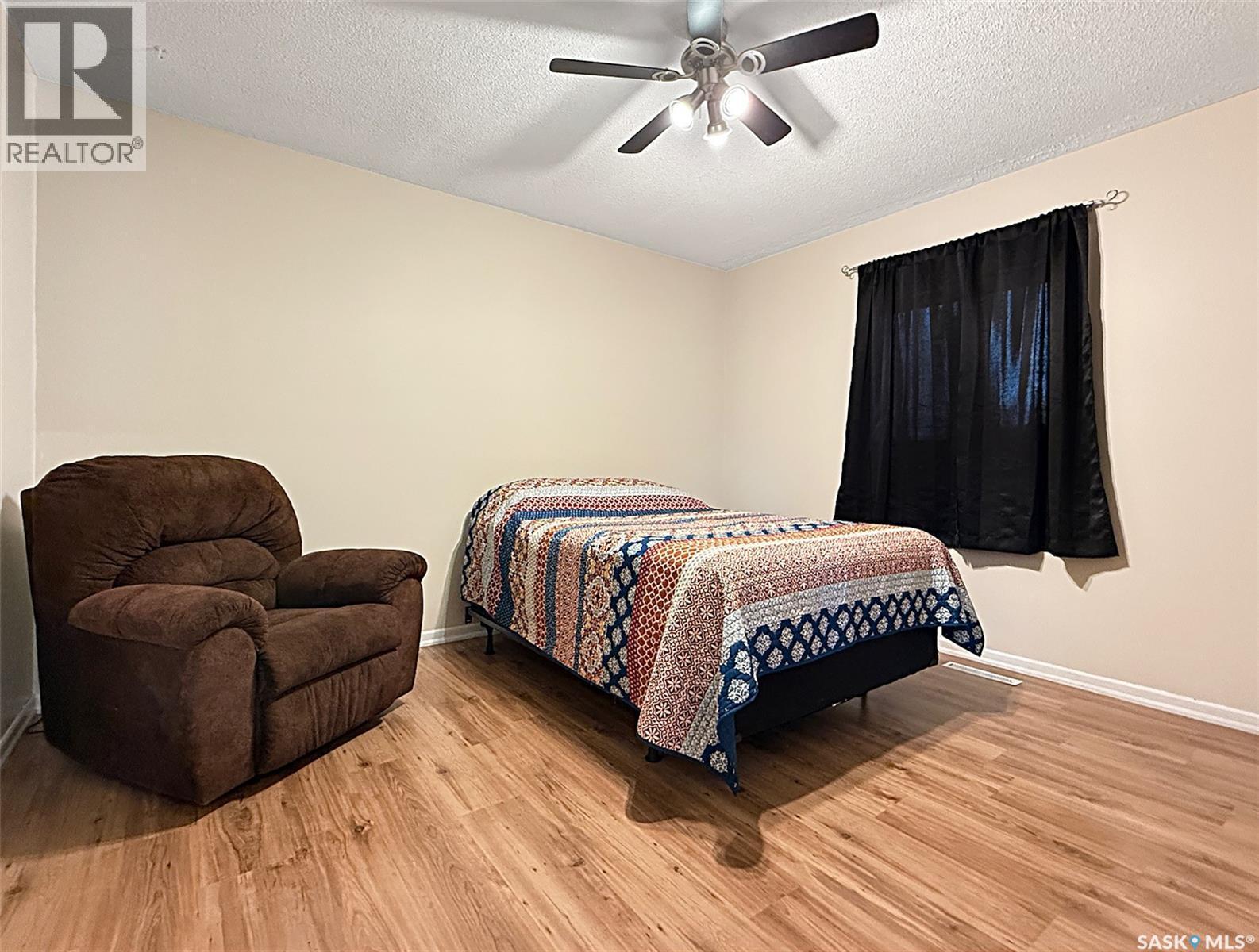 152 4Th Avenue Se, Swift Current, SK - Indoor Photo Showing Bedroom