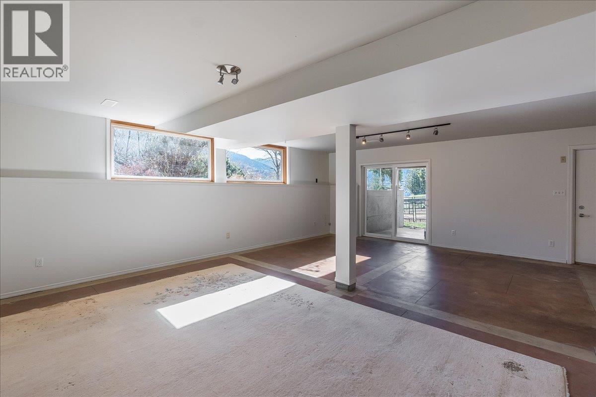 633 Jorgensen Road, Nelson, BC - Indoor Photo Showing Other Room