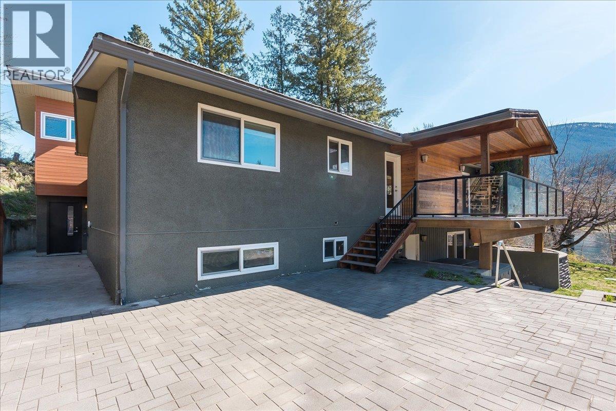 633 Jorgensen Road, Nelson, BC - Outdoor With Deck Patio Veranda