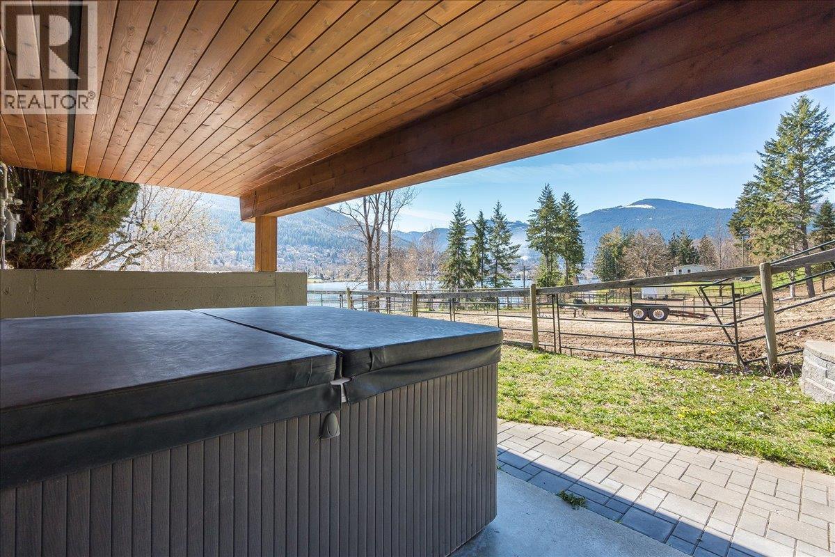 633 Jorgensen Road, Nelson, BC - Outdoor With Deck Patio Veranda