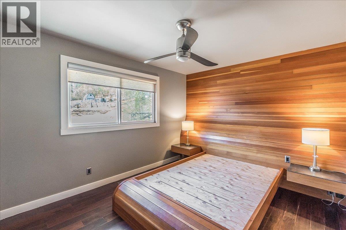 633 Jorgensen Road, Nelson, BC - Indoor Photo Showing Bedroom