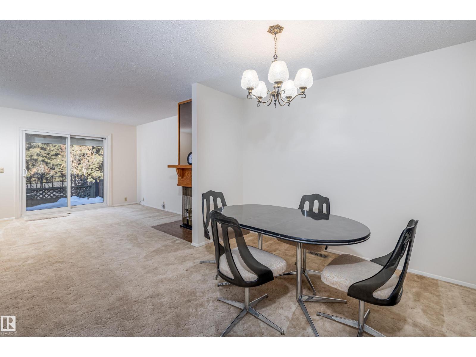 108 Forest Gv, St. Albert, AB - Indoor Photo Showing Dining Room