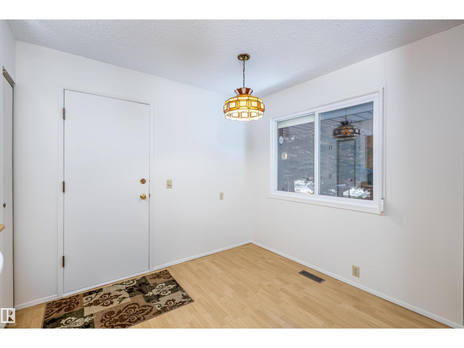 108 Forest Gv, St. Albert, AB - Indoor Photo Showing Other Room