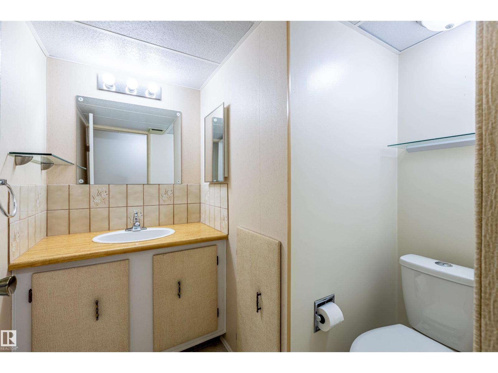 108 Forest Gv, St. Albert, AB - Indoor Photo Showing Bathroom