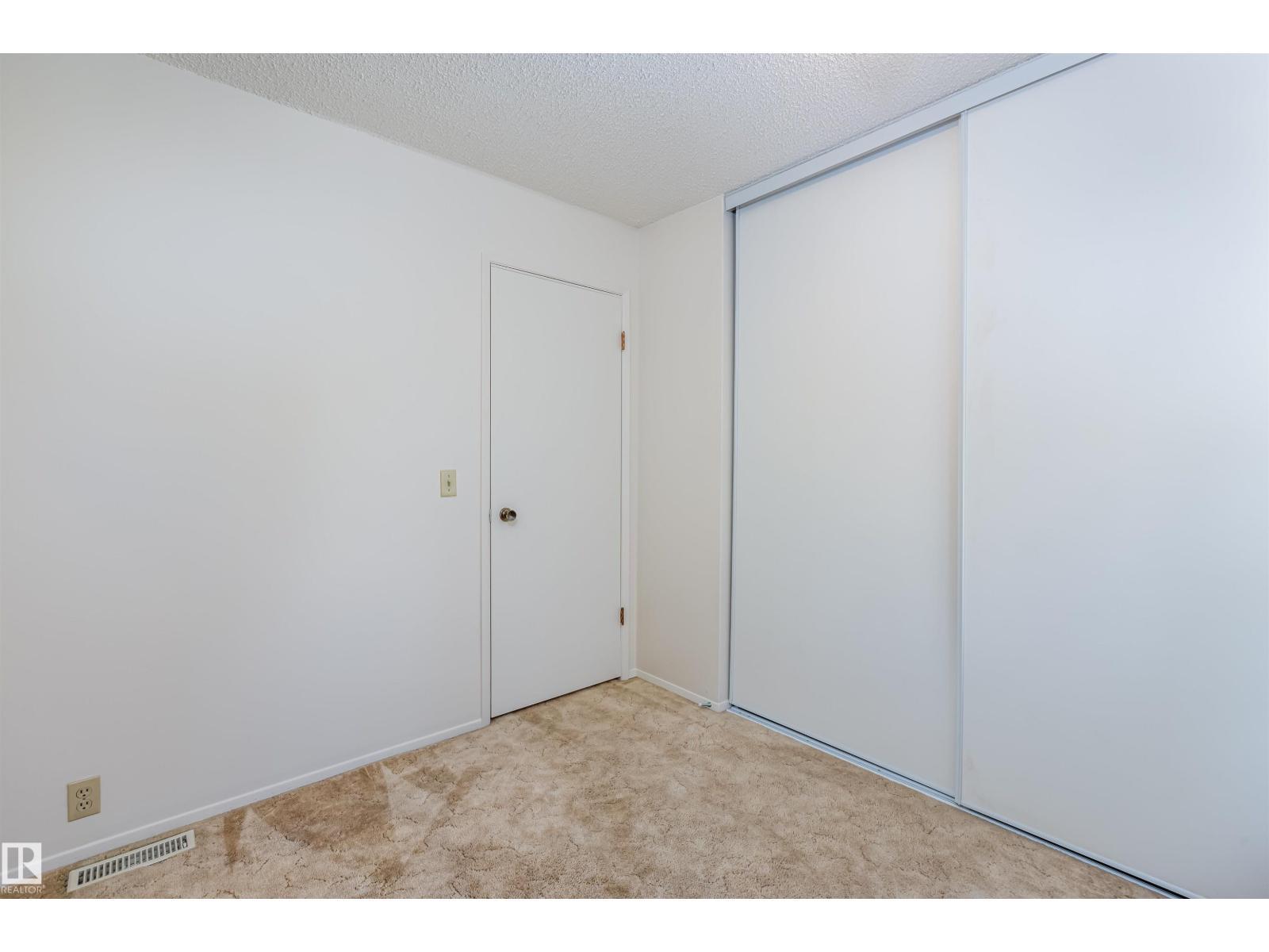 108 Forest Gv, St. Albert, AB - Indoor Photo Showing Other Room