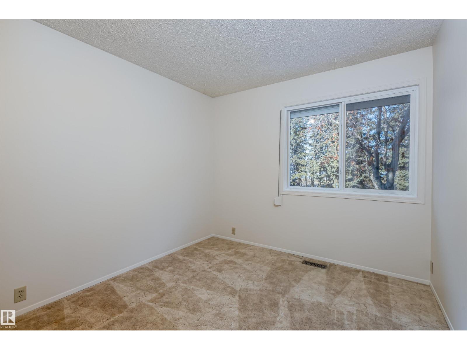 108 Forest Gv, St. Albert, AB - Indoor Photo Showing Other Room