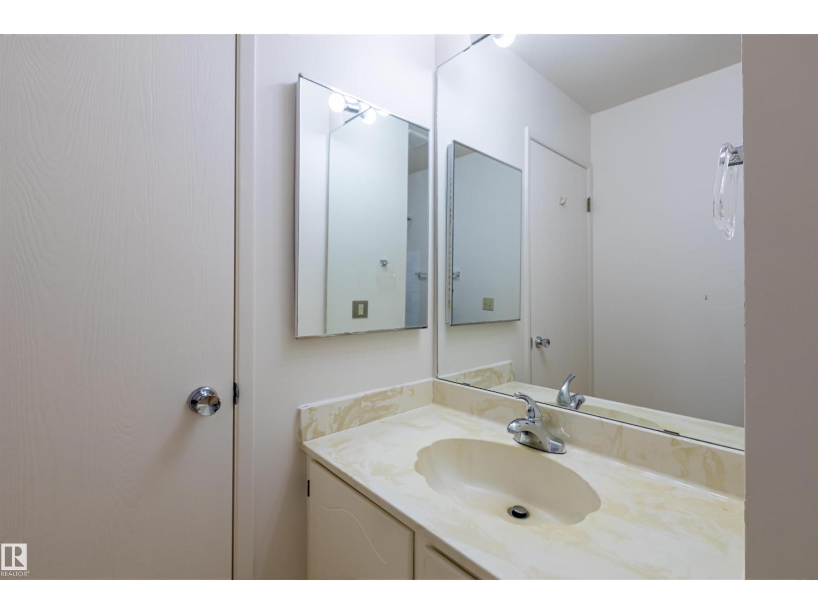 108 Forest Gv, St. Albert, AB - Indoor Photo Showing Bathroom