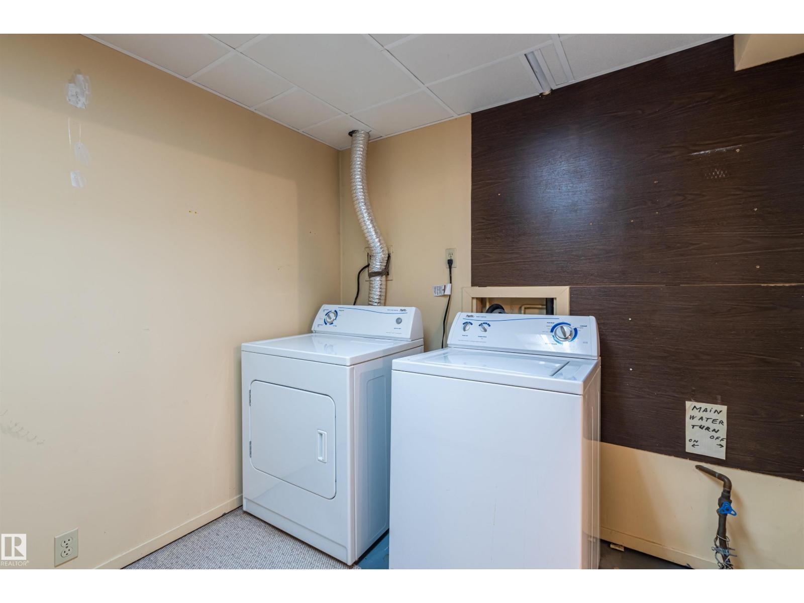 108 Forest Gv, St. Albert, AB - Indoor Photo Showing Laundry Room