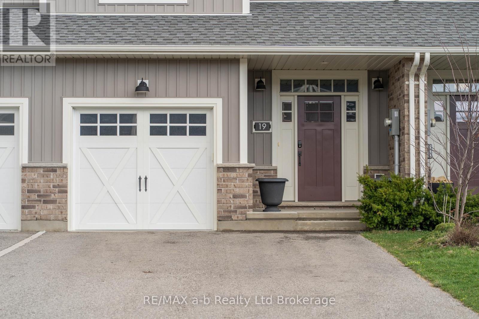 19 Huntley Avenue, Tillsonburg, ON - Outdoor
