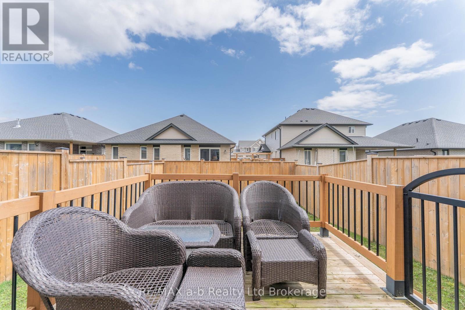 19 Huntley Avenue, Tillsonburg, ON - Outdoor With Deck Patio Veranda