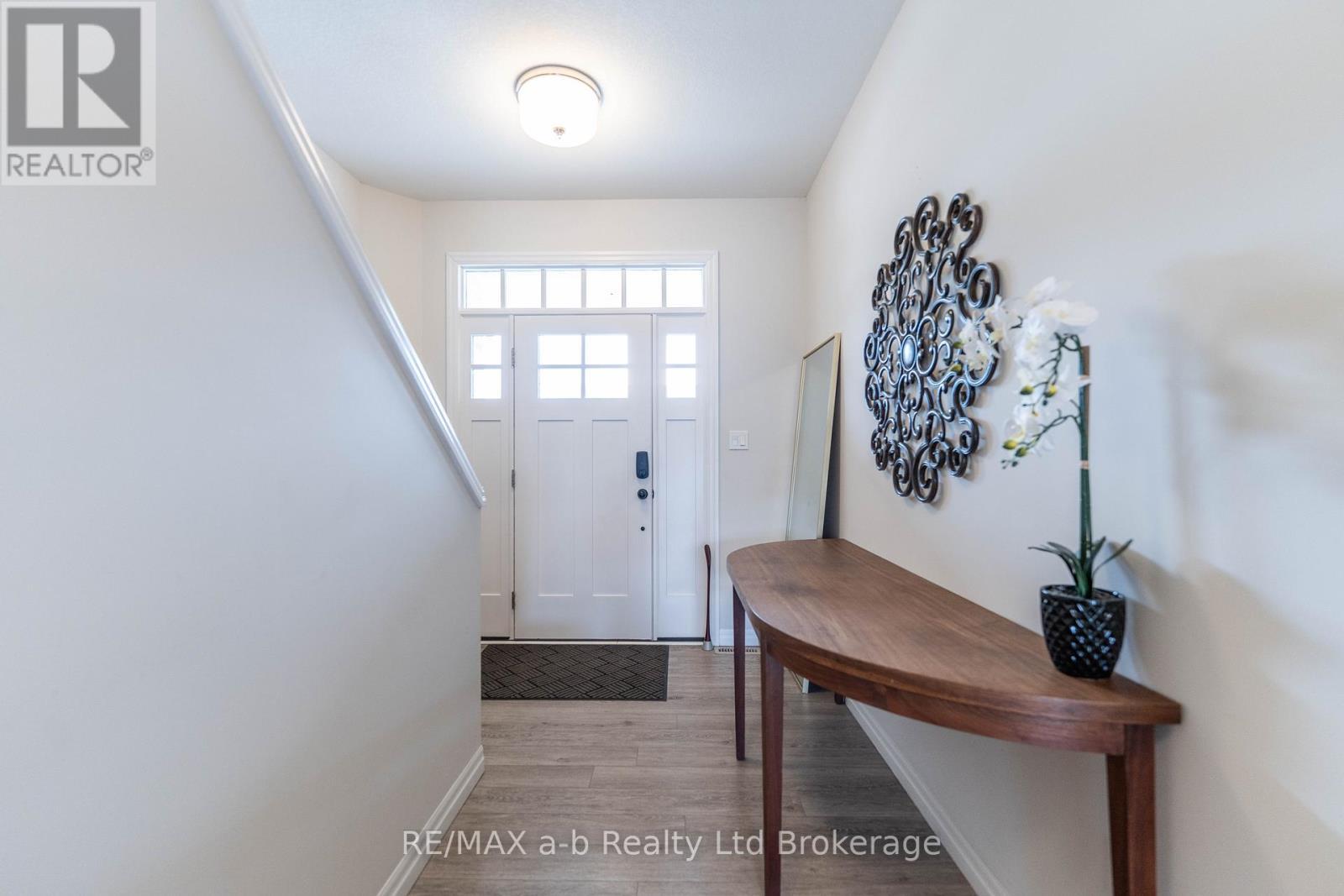 Front Foyer - 19 Huntley Avenue, Tillsonburg, ON - Indoor Photo Showing Other Room