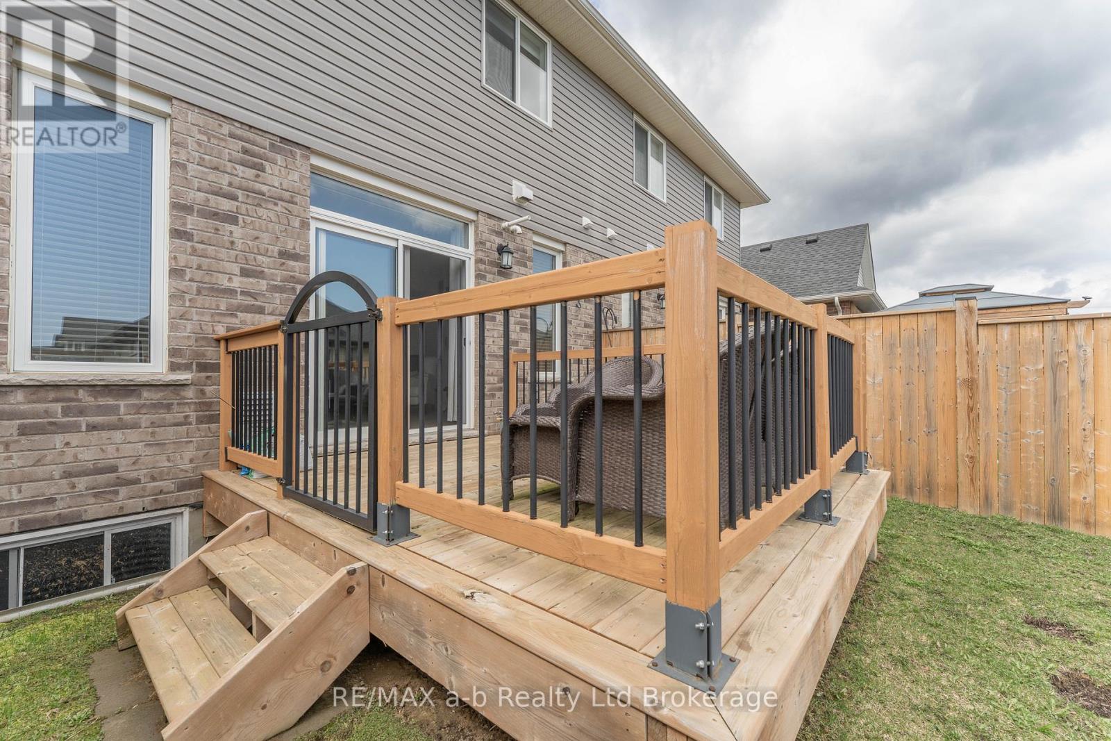 19 Huntley Avenue, Tillsonburg, ON - Outdoor With Exterior