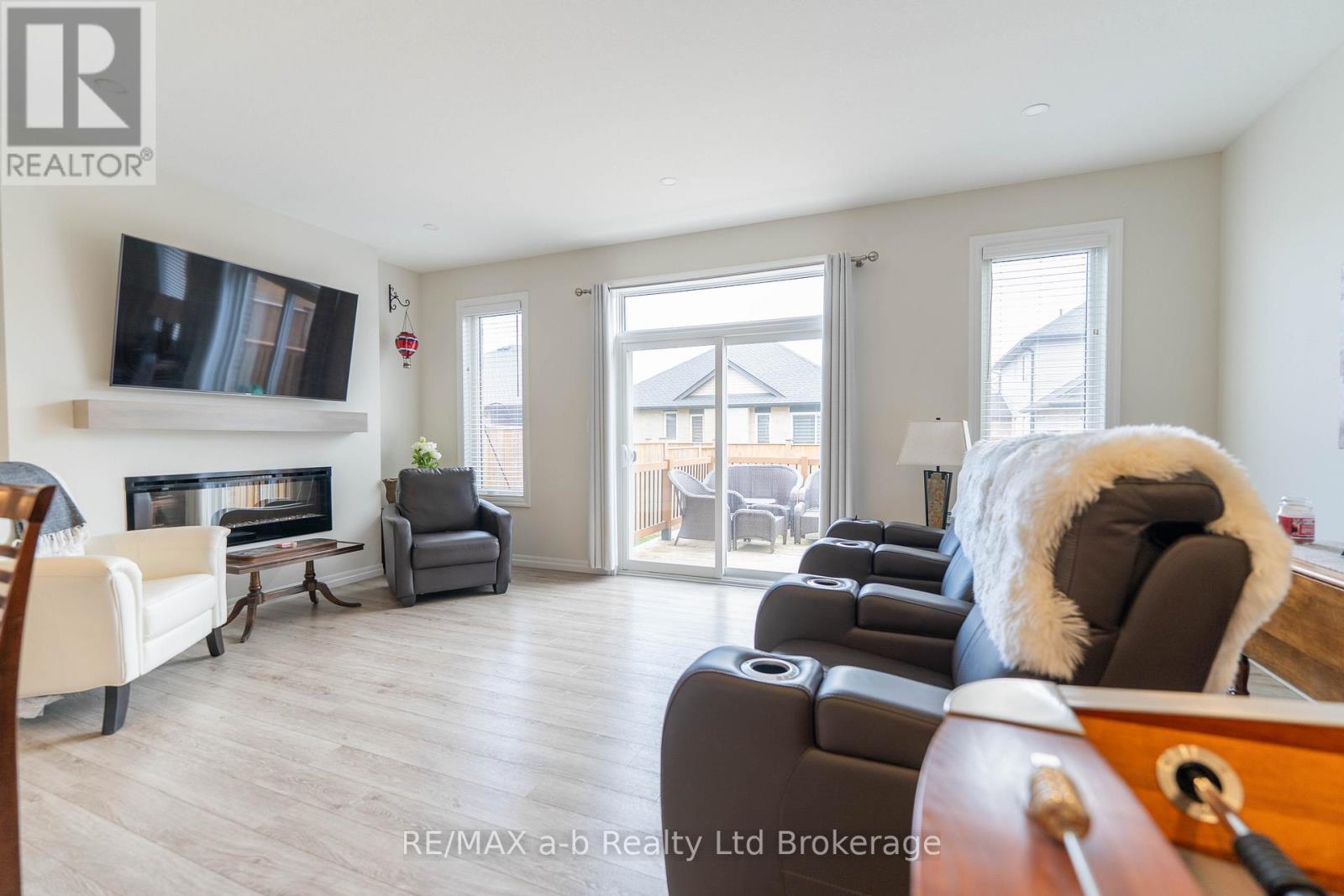 Living Room with Electric Fireplace - 19 Huntley Avenue, Tillsonburg, ON - Indoor Photo Showing Living Room With Fireplace
