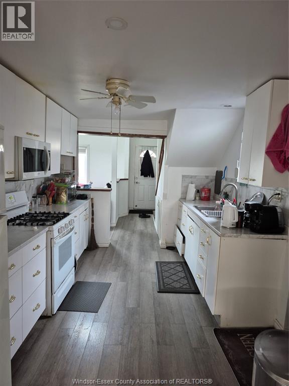 3291 Riberdy, Windsor, ON - Indoor Photo Showing Kitchen