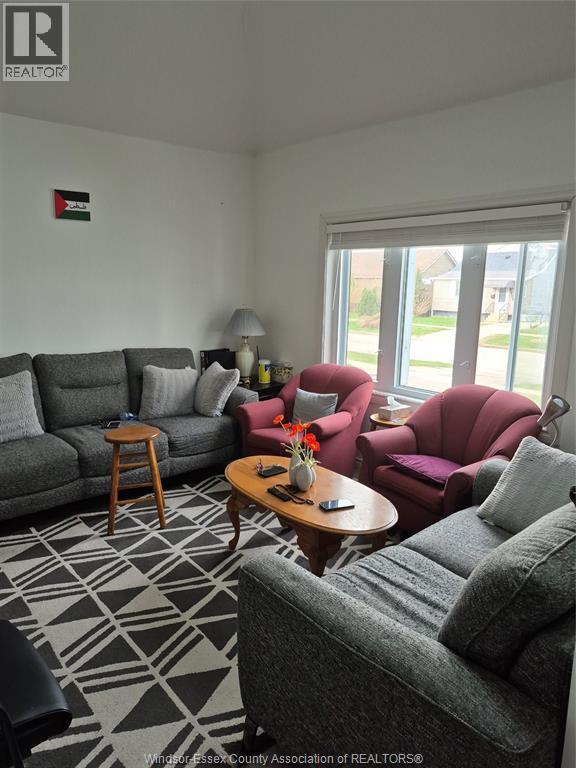 3291 Riberdy, Windsor, ON - Indoor Photo Showing Living Room