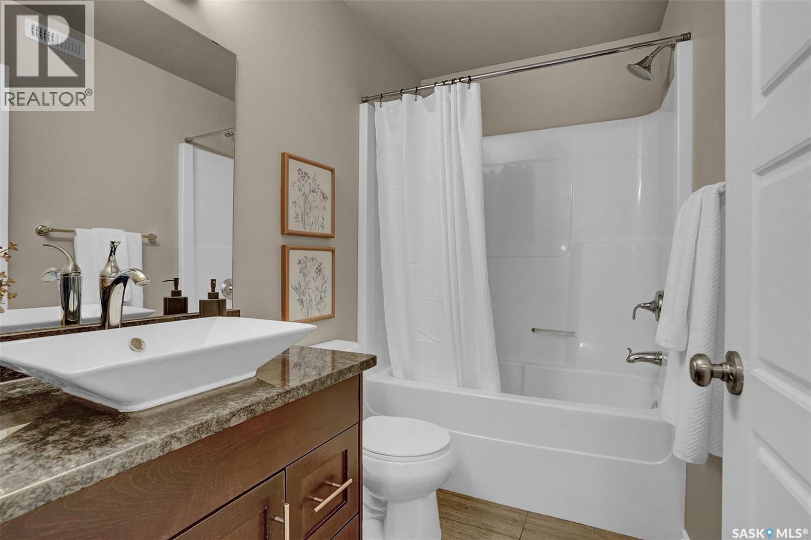 124 3229 Elgaard Drive, Regina, SK - Indoor Photo Showing Bathroom