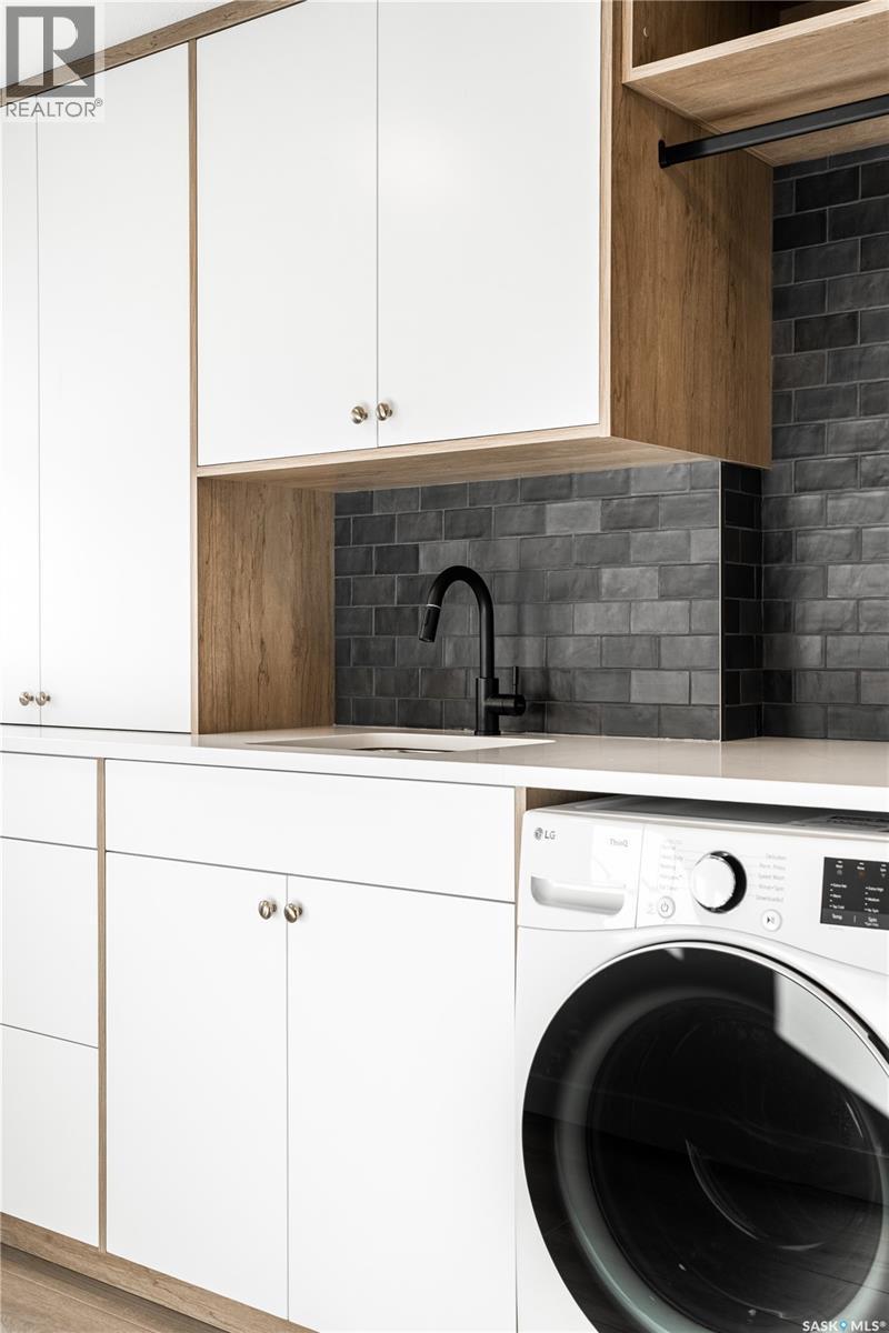 415 Sharma Crescent, Saskatoon, SK - Indoor Photo Showing Laundry Room