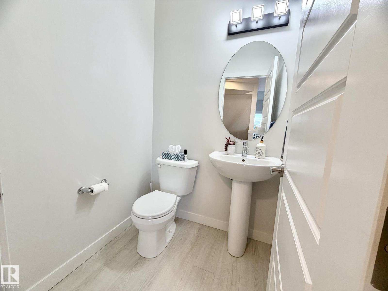 #2 1010 Rabbit Hill Rd Sw, Edmonton, AB - Indoor Photo Showing Bathroom