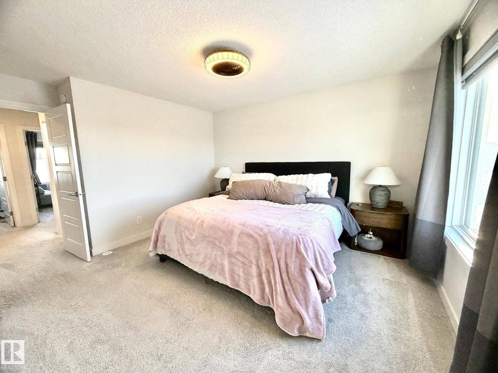 #2 1010 Rabbit Hill Rd Sw, Edmonton, AB - Indoor Photo Showing Bedroom