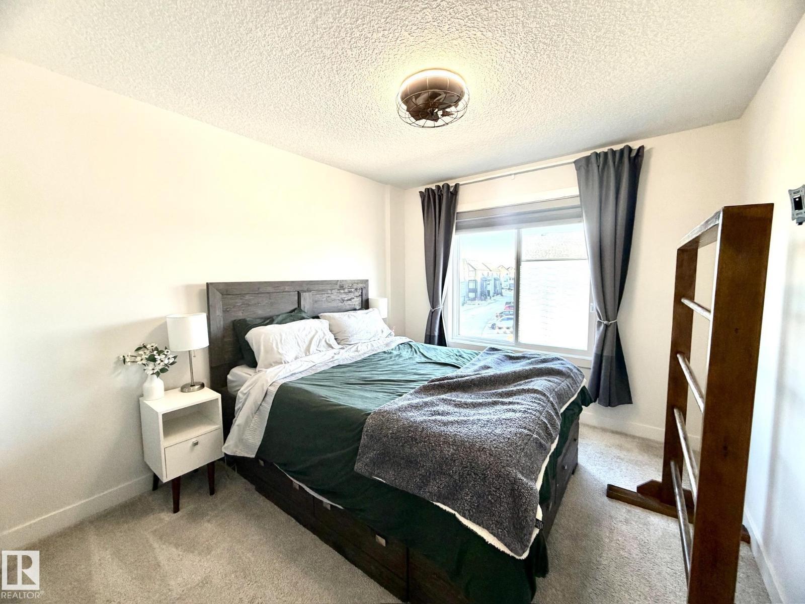 #2 1010 Rabbit Hill Rd Sw, Edmonton, AB - Indoor Photo Showing Bedroom